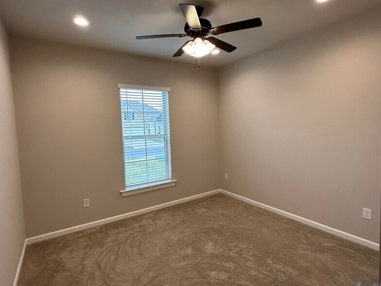 Building Photo - 24280 Cliftmere Ave