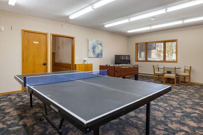 Building Photo - 290 Broken Lance Dr