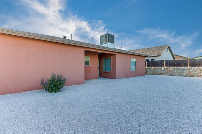 Building Photo - Home For Rent - Beautiful Single Story Hom...