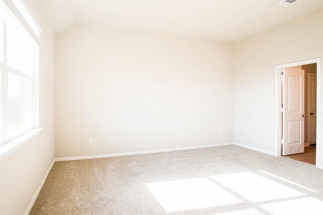 Building Photo - 1612 Fairhaven Gtwy