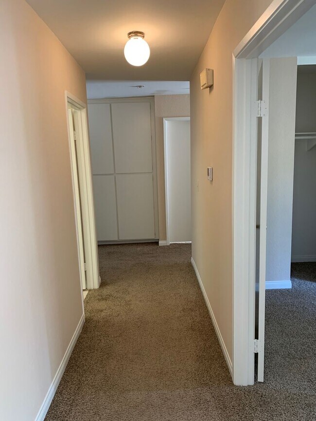 Building Photo - 3 Bedroom 2 Bath Cowles Mountain Home For Rent