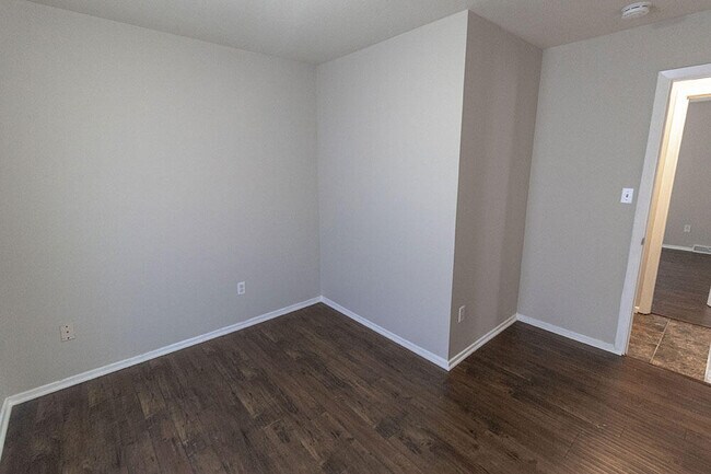 Building Photo - 1011 W Ash St