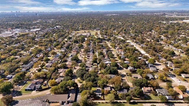 Building Photo - 1400 Lorrie Dr