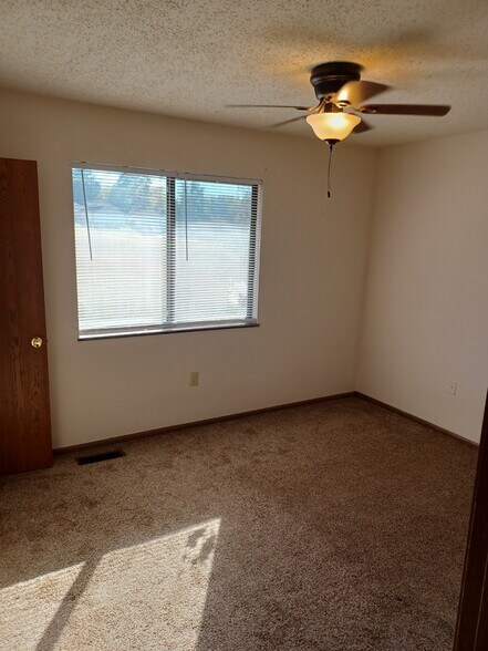 Building Photo - 105 Swan Dr