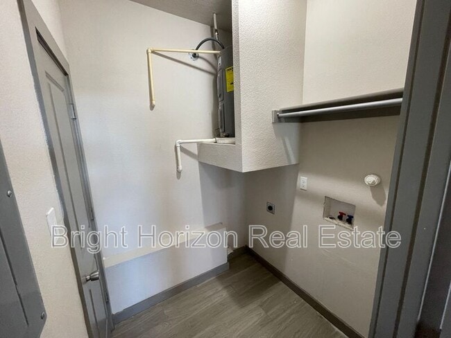 Building Photo - 10604 Tube Dr