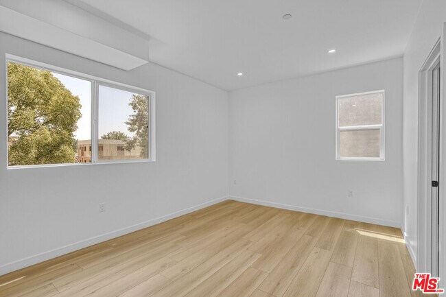 Building Photo - 10826 Hesby St