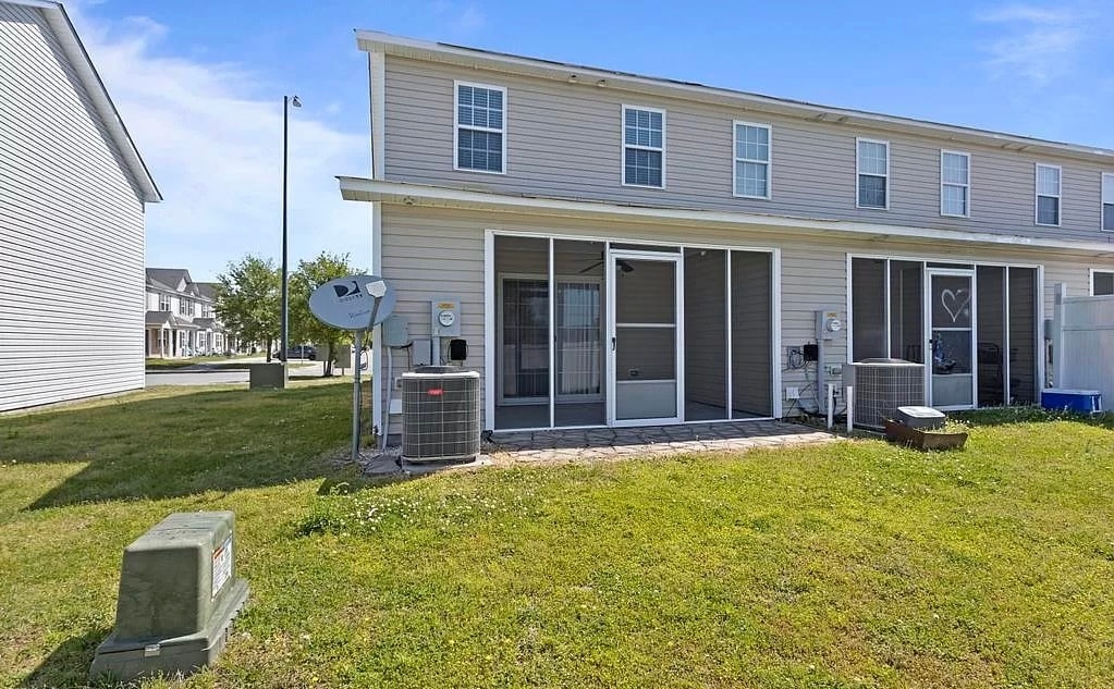 Patio & Yard - 4011 Grandeur Ave