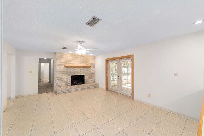 Building Photo - Beautiful 3/2 home in fantastic NW locatio...