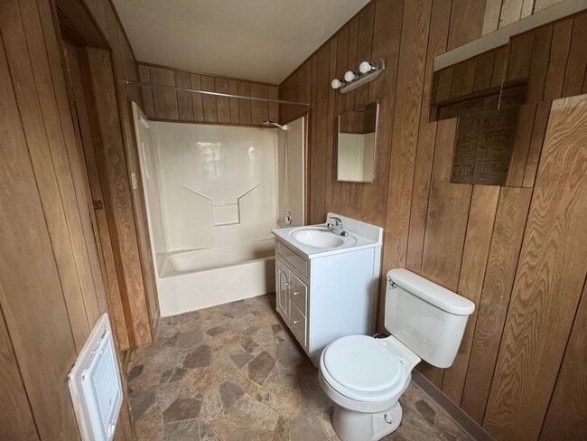Building Photo - 1308 S Lea Ave