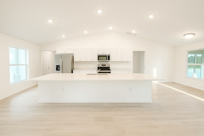 Building Photo - 904 NE 43rd Terrace