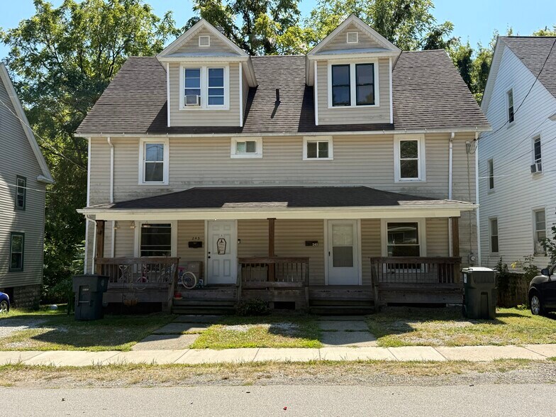 Building Photo - 245 Mills St