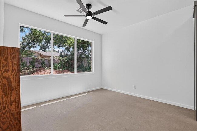 Building Photo - 8756 Patriot Dr