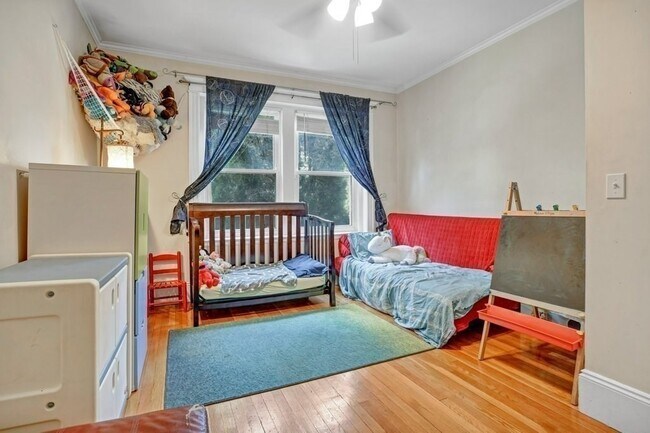 Building Photo - 8 Radcliffe Rd