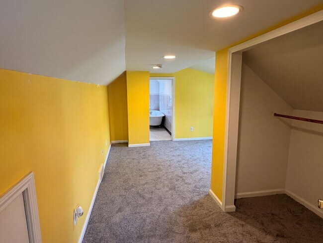 Building Photo - Rehabbed Waterford house available now!