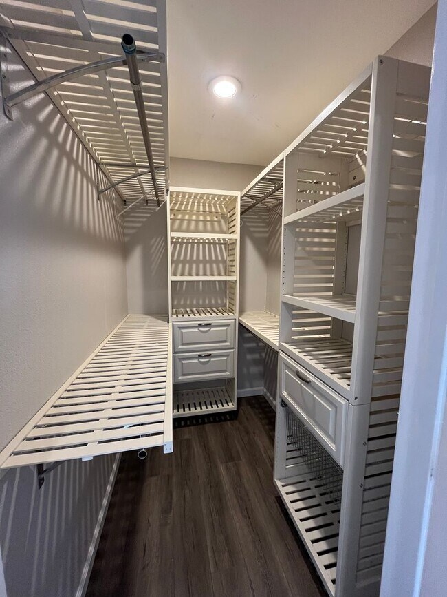 Building Photo - 4014 Wooster Dr