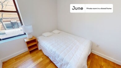Building Photo - Room in Shared 5 bed/3 bath home in Ridgewood