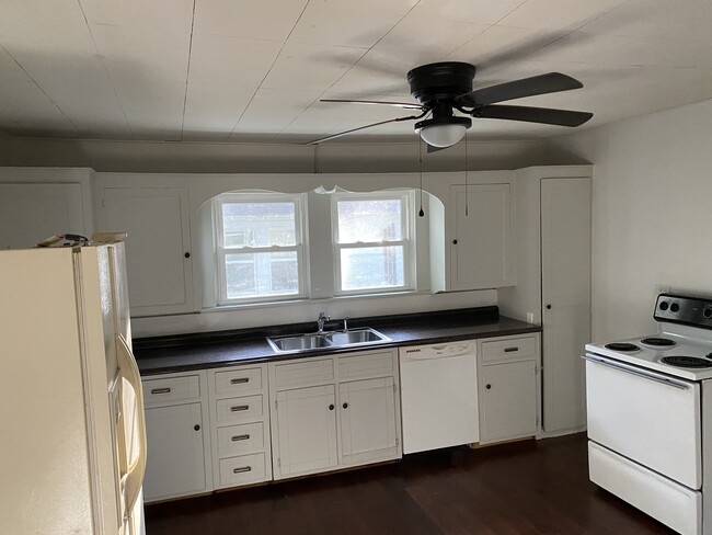 Building Photo - Alpine