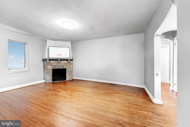 Building Photo - 715 N George Mason Dr