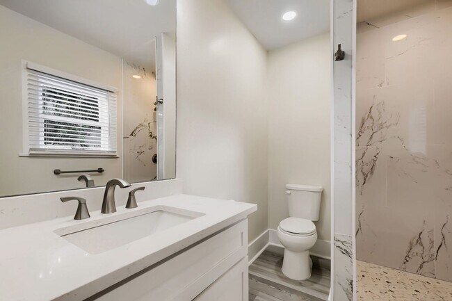 Building Photo - Beautifully Remodeled Dignowity Hills Home | Minutes to The Pearl, Downtown & Parks!