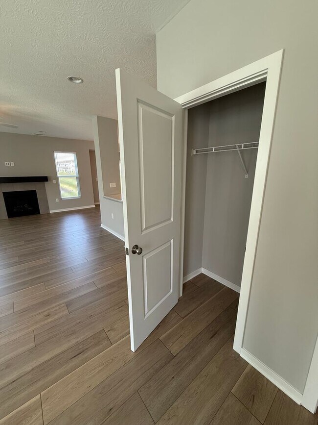 Building Photo - Stunning Westerville Condo with Loft | 2,086 Sq Ft | Garage | Move-In Ready