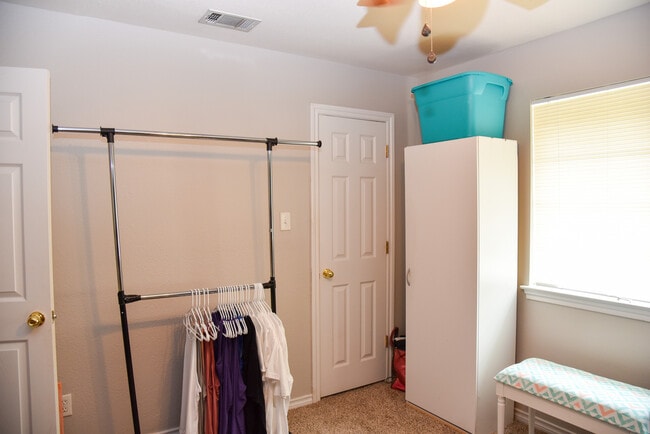 Building Photo - 3813 Oldenburg Ct