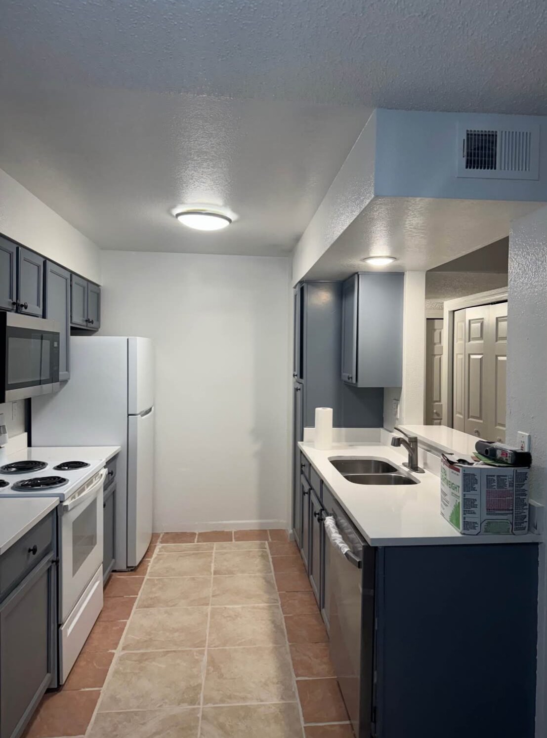 Building Photo - 1075 S Elkhart Way