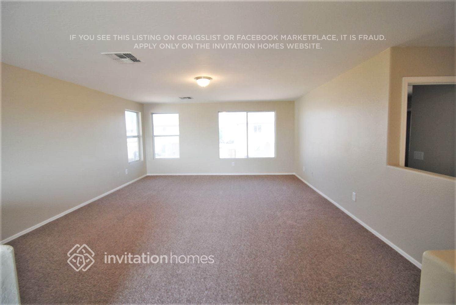 Building Photo - 12206 W Bloomfield Rd