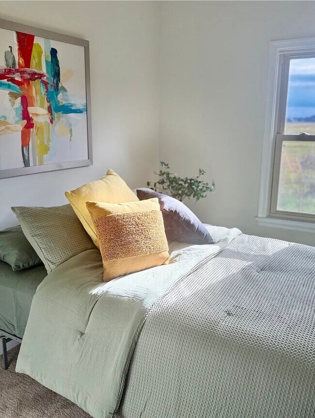 Building Photo - 2705 S Battlefield Blvd