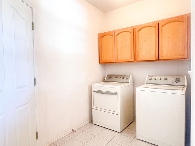 Building Photo - Adorable 3 bedroom 2 bath in Northeast El ...