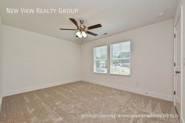 Building Photo - 584 Pleasant Ave