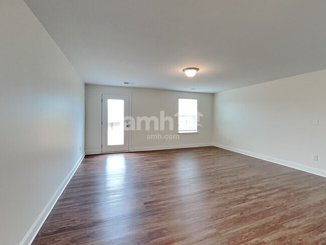Building Photo - 174 Larragan Dr