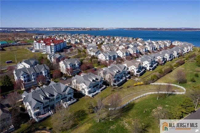 Building Photo - 98 S Shore Dr