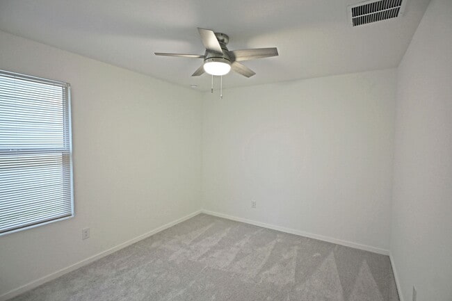 Building Photo - 2415 Shady Grv