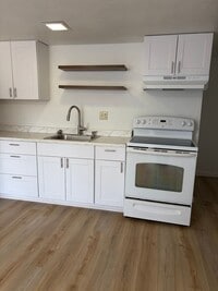 Building Photo - Newly Remodeled One Bedroom Apartment in Newberg