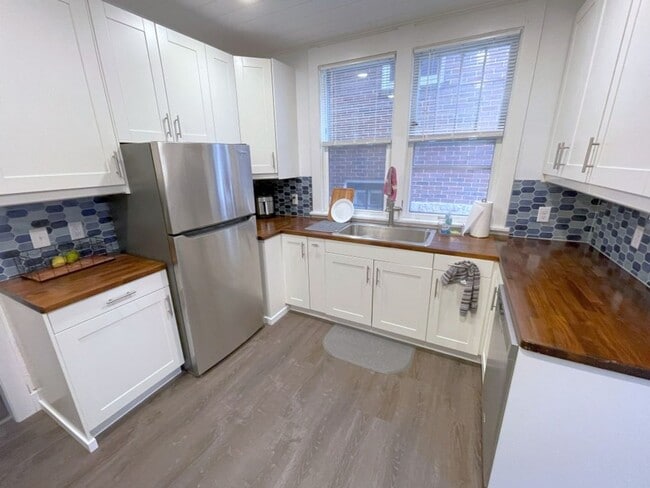 Building Photo - 119 Lathrop St