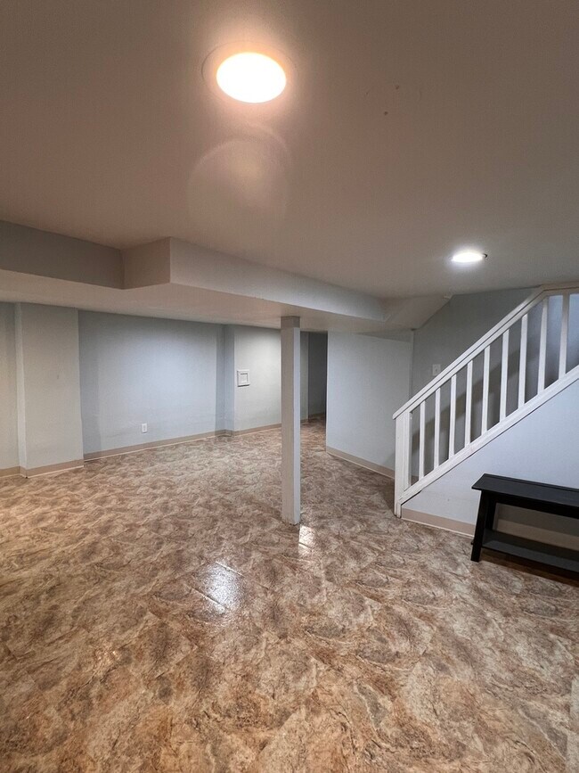 Building Photo - 1202 Reading St