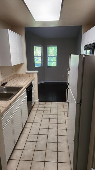 Building Photo - 8170 Mountain View Dr
