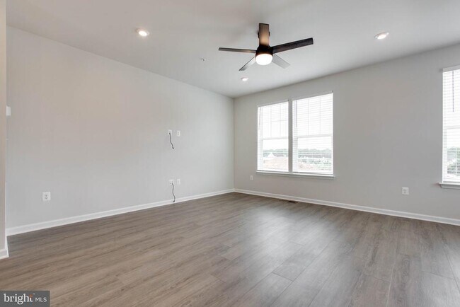 Building Photo - 1941 Barolo Blvd