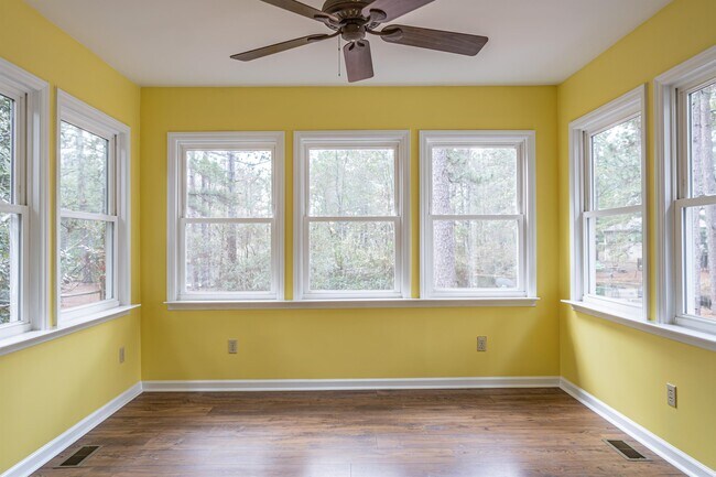 Building Photo - 104 Primrose Cir