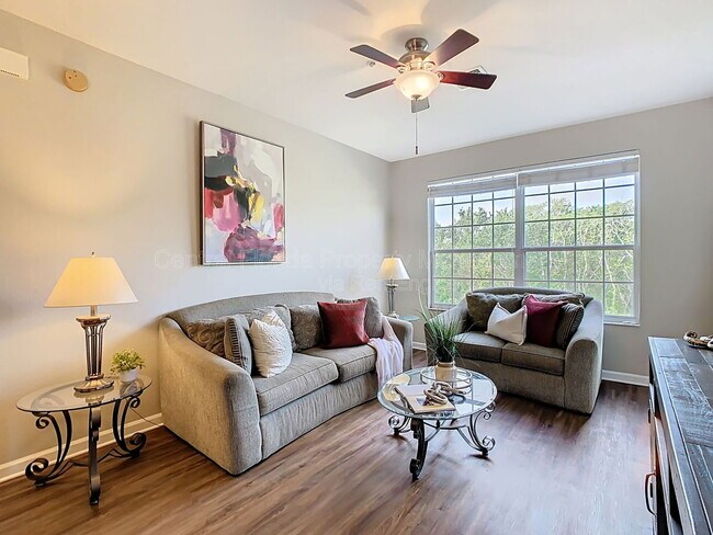 Building Photo - 2300 Silver Palm Dr