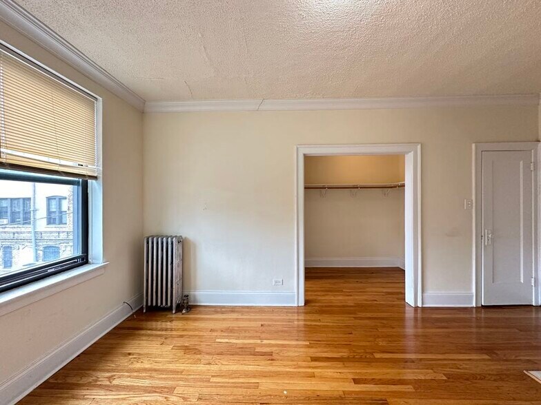 Building Photo - 2737 N Spaulding Ave