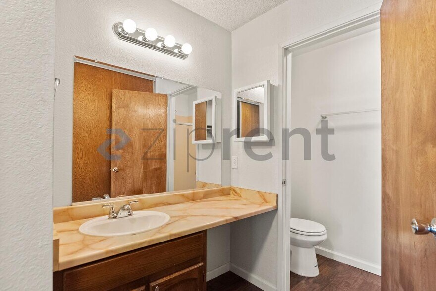 Building Photo - 2837 55th Ave