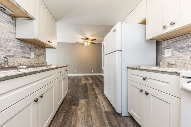 Building Photo - Southview Plaza Townhomes