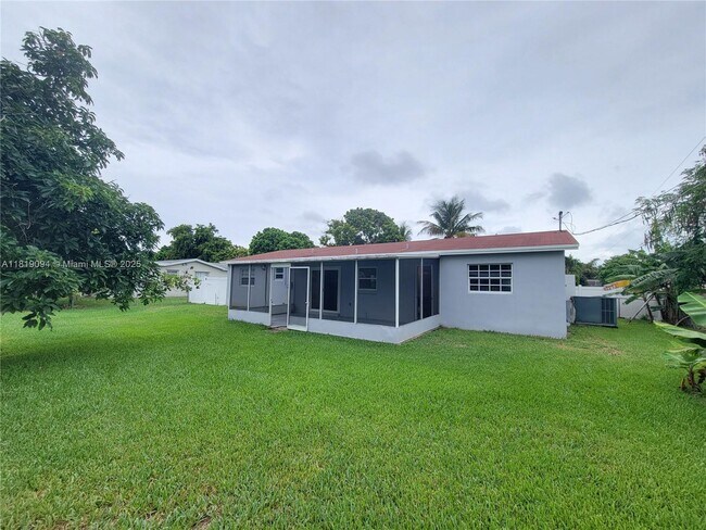 Building Photo - 1814 Oakmount Dr