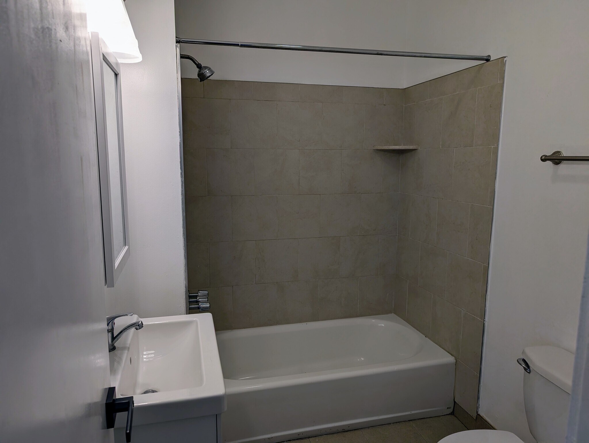 Building Photo - 1117 W Main St