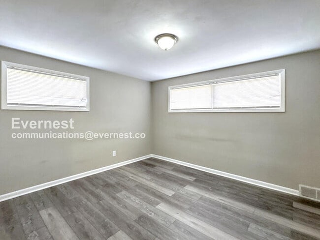 Building Photo - 104 Maria Ln