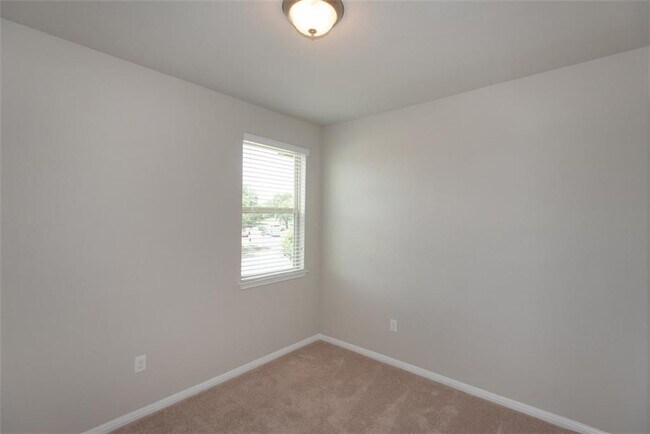 Building Photo - 1001 Zodiac Ln