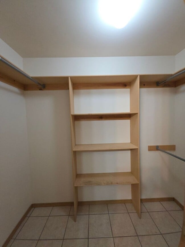 Building Photo - 1109 S Oswego Ave