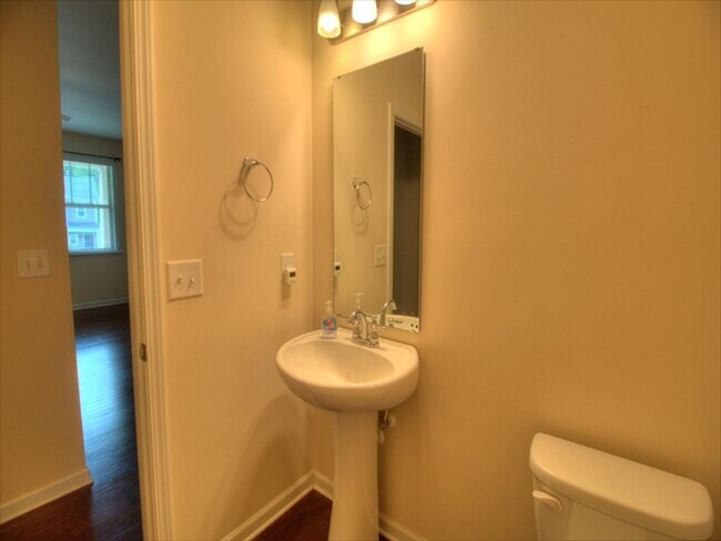 Building Photo - Charming 4-Bed, 3-Bath Home for Rent in Ru...