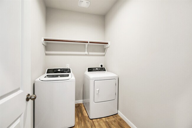 Building Photo - 4759 Creekside Hvn Trl